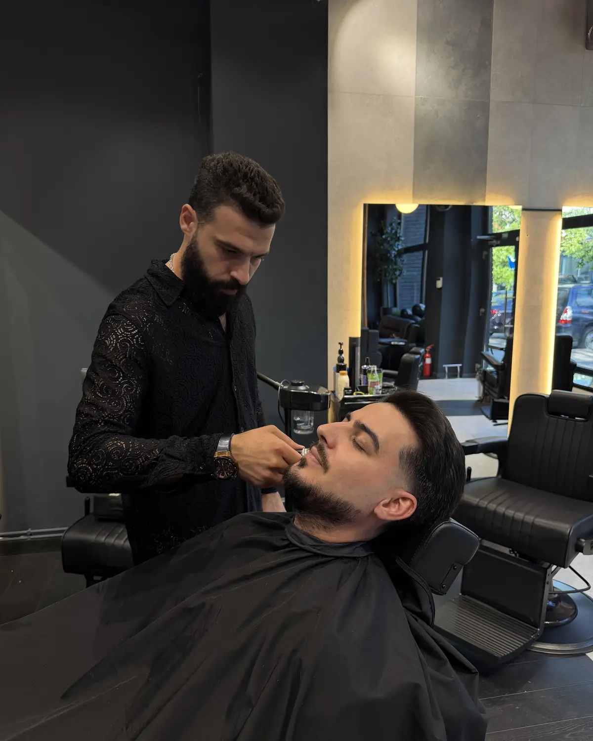 Aranjare barbă, lucrare de Miro la FRANKIE STUDIO